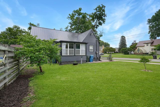 1556 Bertch Avenue, Waterloo, IA 50702
