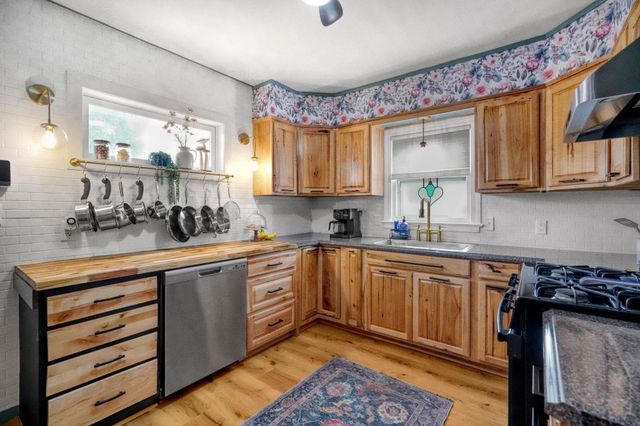 1556 Bertch Avenue, Waterloo, IA 50702