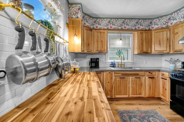 1556 Bertch Avenue, Waterloo, IA 50702