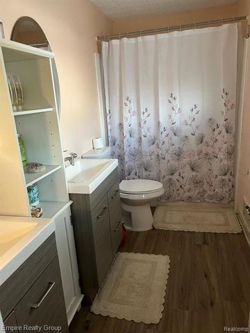 15401 Vivian Street, Taylor, MI 48180