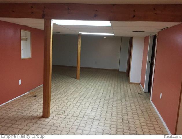 15401 Vivian Street, Taylor, MI 48180