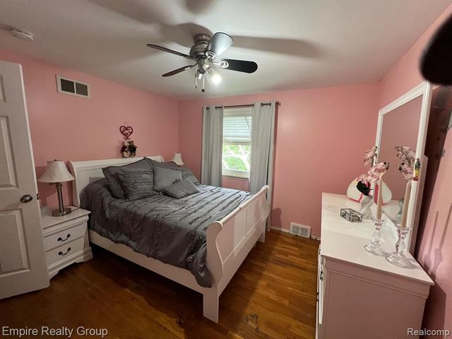 15401 Vivian Street, Taylor, MI 48180