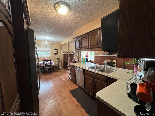15401 Vivian Street, Taylor, MI 48180
