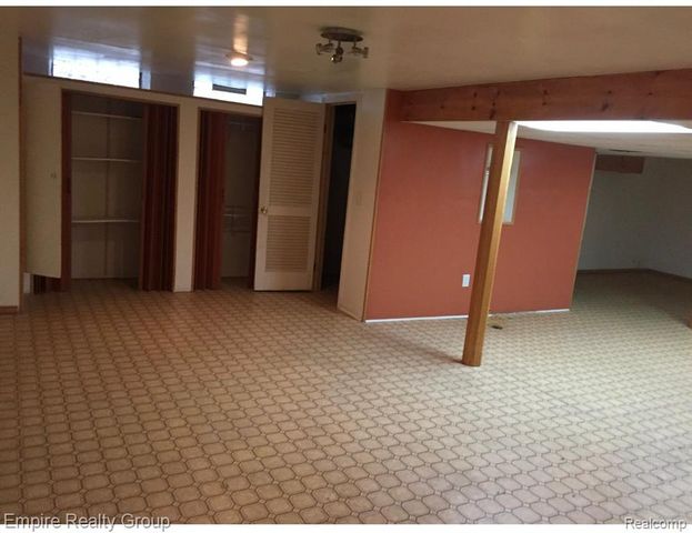 15401 Vivian Street, Taylor, MI 48180