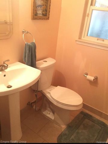 15401 Vivian Street, Taylor, MI 48180