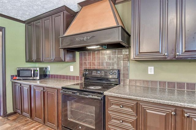 13700 Iron Road, Mcloud, OK 74851