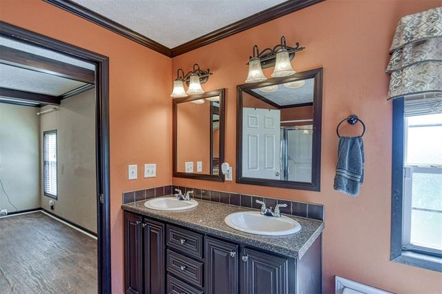 13700 Iron Road, Mcloud, OK 74851