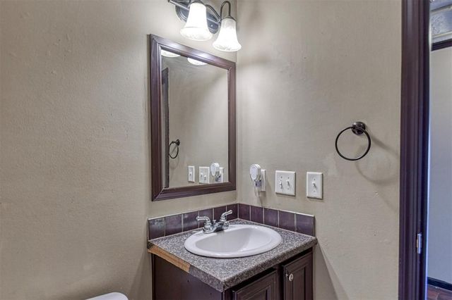 13700 Iron Road, Mcloud, OK 74851
