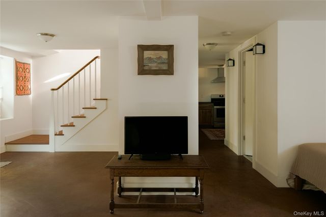 82 Near Road, Red Hook, NY 12571