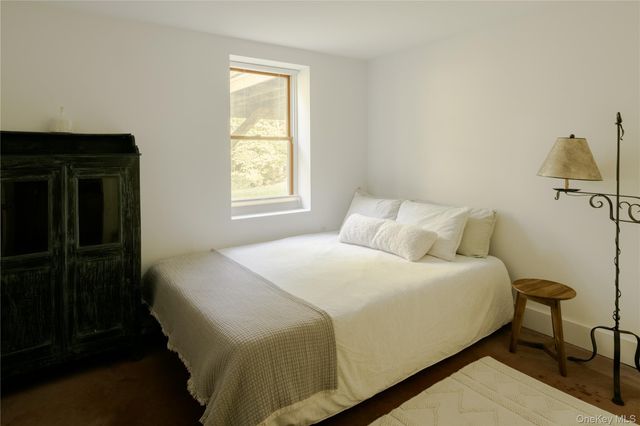 82 Near Road, Red Hook, NY 12571