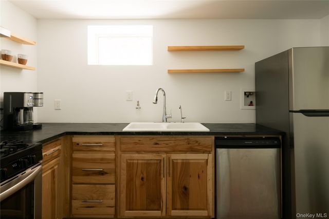 82 Near Road, Red Hook, NY 12571