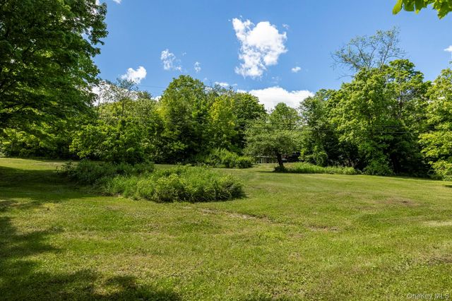 82 Near Road, Red Hook, NY 12571