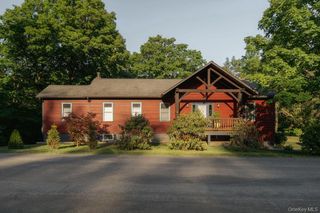 82 Near Road, Red Hook, NY 12571