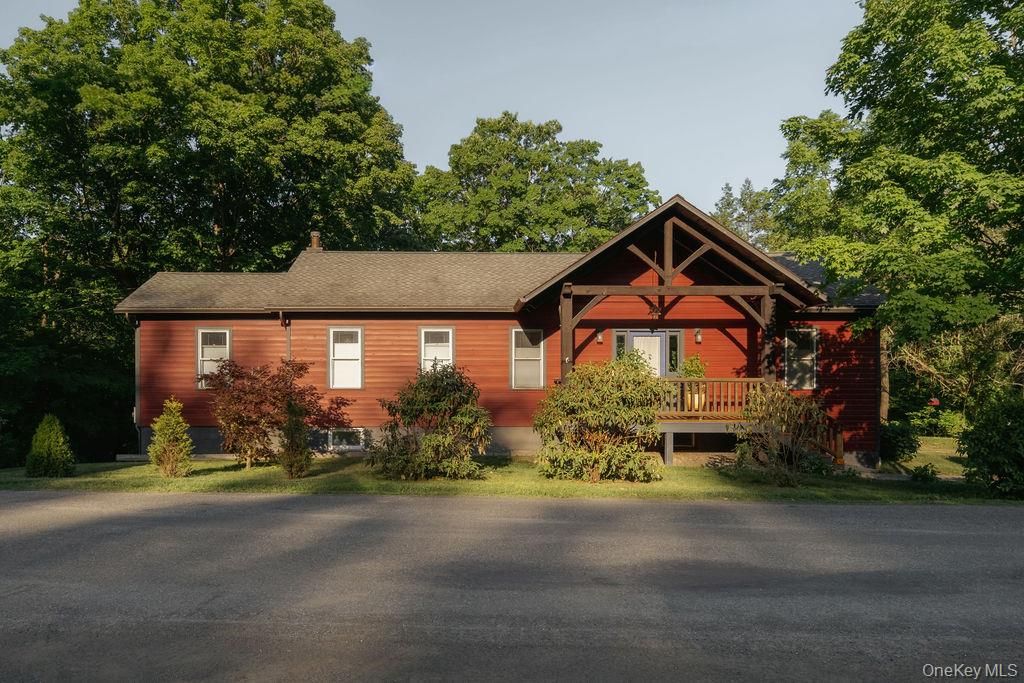 82 Near Road, Red Hook, NY 12571