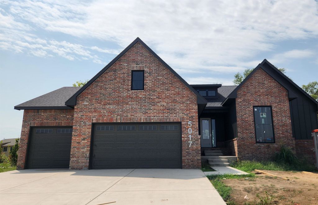 5017 N Shoreside St, Maize, KS 67101
