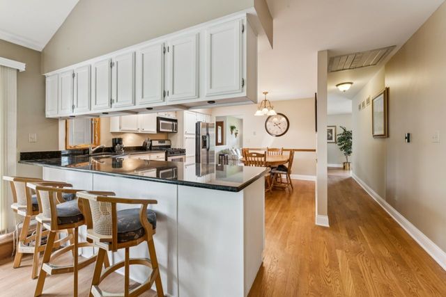 384 E Montrose Avenue, Wood Dale, IL 60191