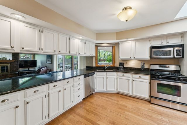 384 E Montrose Avenue, Wood Dale, IL 60191