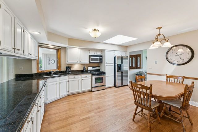 384 E Montrose Avenue, Wood Dale, IL 60191