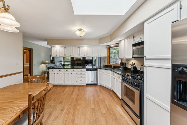 384 E Montrose Avenue, Wood Dale, IL 60191