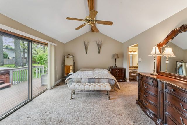 384 E Montrose Avenue, Wood Dale, IL 60191