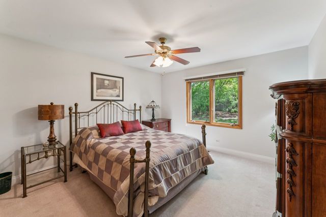 384 E Montrose Avenue, Wood Dale, IL 60191