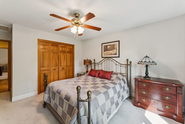 384 E Montrose Avenue, Wood Dale, IL 60191