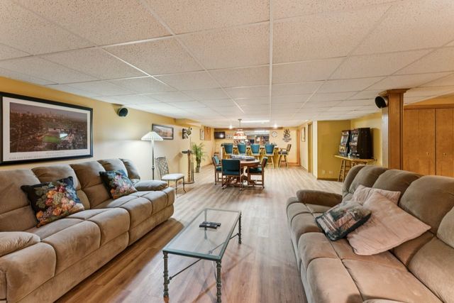 384 E Montrose Avenue, Wood Dale, IL 60191
