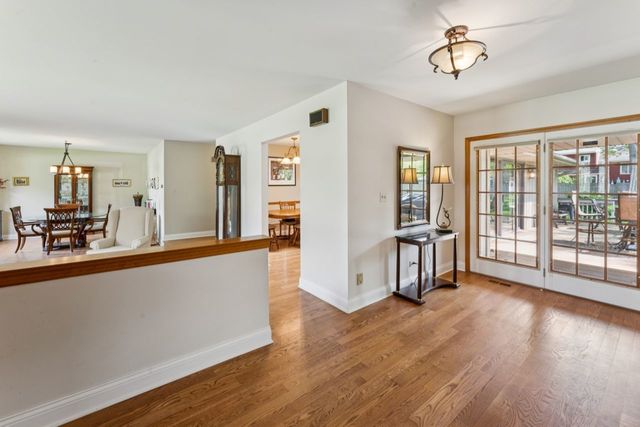 384 E Montrose Avenue, Wood Dale, IL 60191