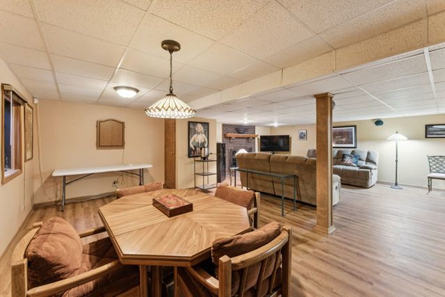 384 E Montrose Avenue, Wood Dale, IL 60191