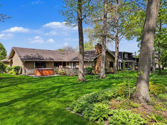 384 E Montrose Avenue, Wood Dale, IL 60191