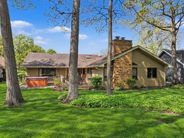 384 E Montrose Avenue, Wood Dale, IL 60191