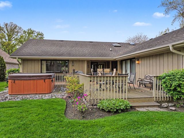 384 E Montrose Avenue, Wood Dale, IL 60191