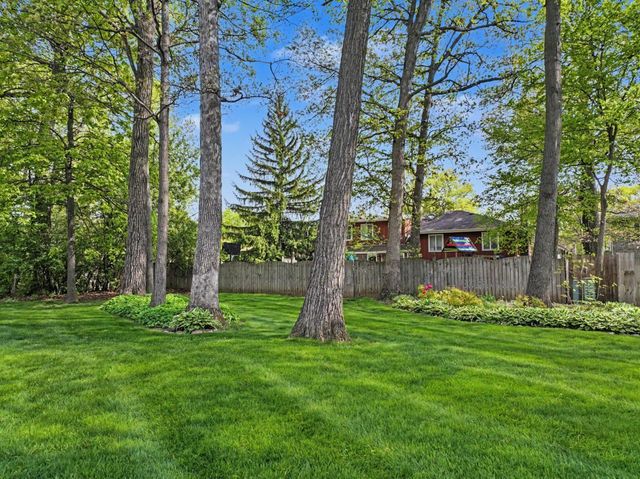 384 E Montrose Avenue, Wood Dale, IL 60191