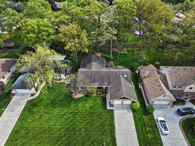 384 E Montrose Avenue, Wood Dale, IL 60191