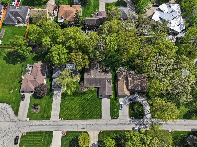 384 E Montrose Avenue, Wood Dale, IL 60191