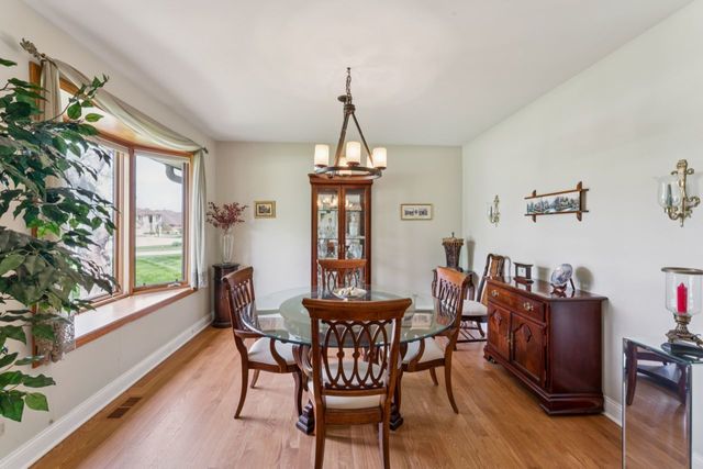 384 E Montrose Avenue, Wood Dale, IL 60191