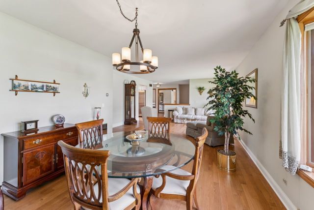 384 E Montrose Avenue, Wood Dale, IL 60191