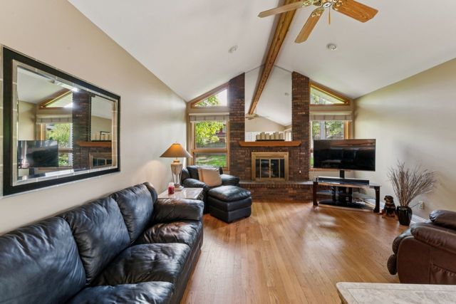 384 E Montrose Avenue, Wood Dale, IL 60191