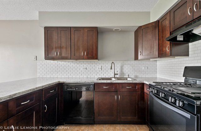 1338 S Lorraine Road A, Wheaton, IL 60189