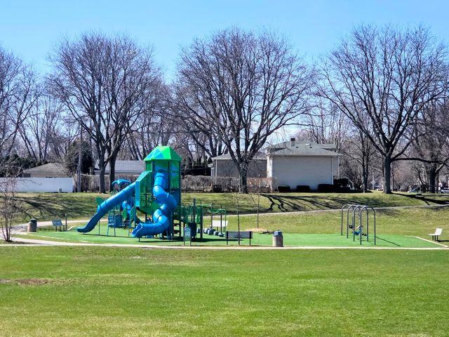 1338 S Lorraine Road A, Wheaton, IL 60189