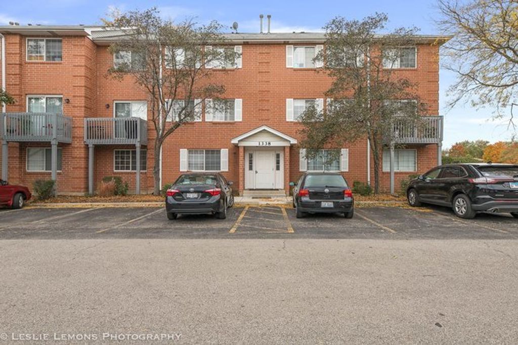 1338 S Lorraine Road A, Wheaton, IL 60189