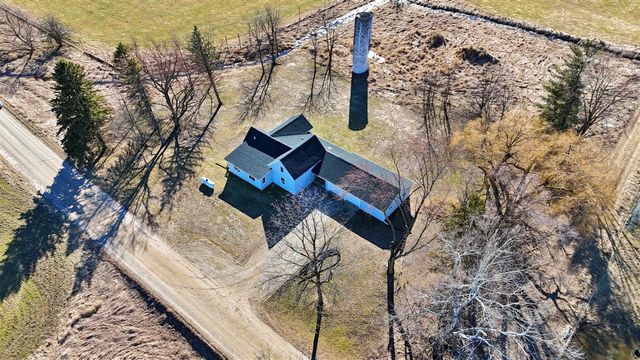 105 40th Avenue, Six Lakes, MI 48886