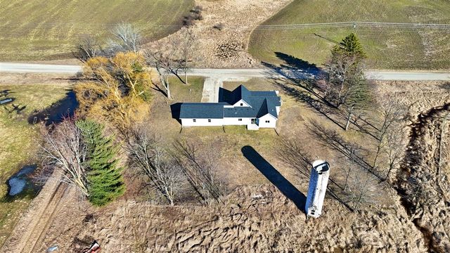 105 40th Avenue, Six Lakes, MI 48886