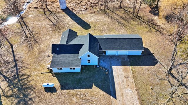 105 40th Avenue, Six Lakes, MI 48886