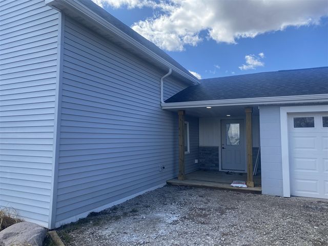 105 40th Avenue, Six Lakes, MI 48886