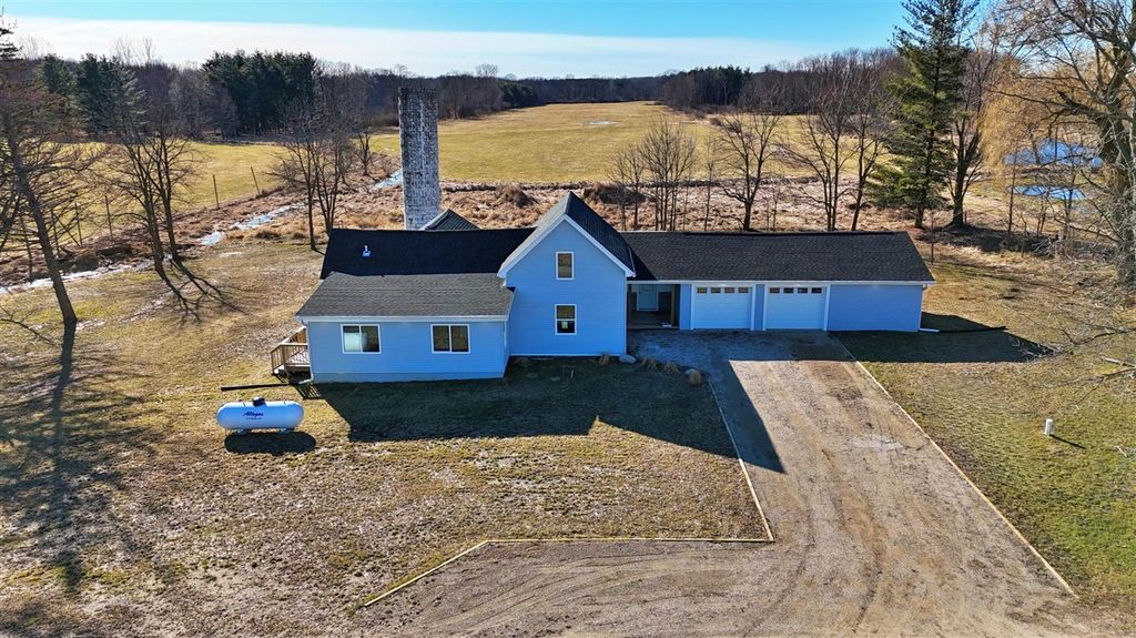 105 40th Avenue, Six Lakes, MI 48886