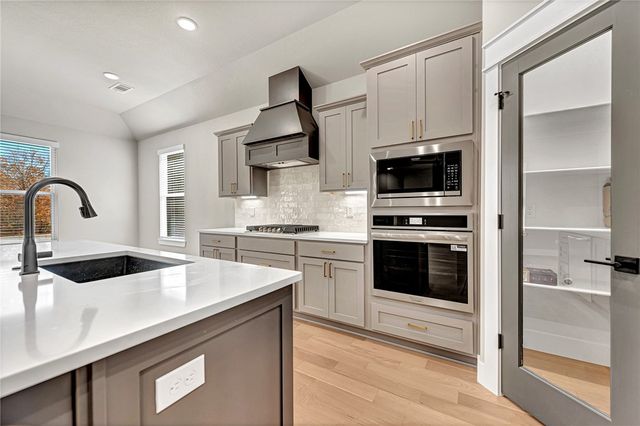 2 Bayloch Lane, Bella Vista, AR 72715