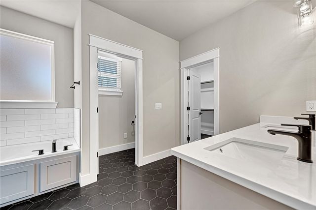 2 Bayloch Lane, Bella Vista, AR 72715