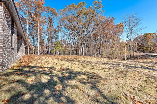 2 Bayloch Lane, Bella Vista, AR 72715