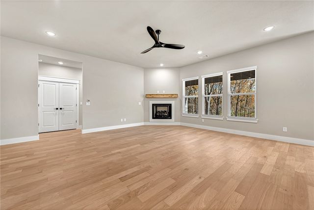 2 Bayloch Lane, Bella Vista, AR 72715